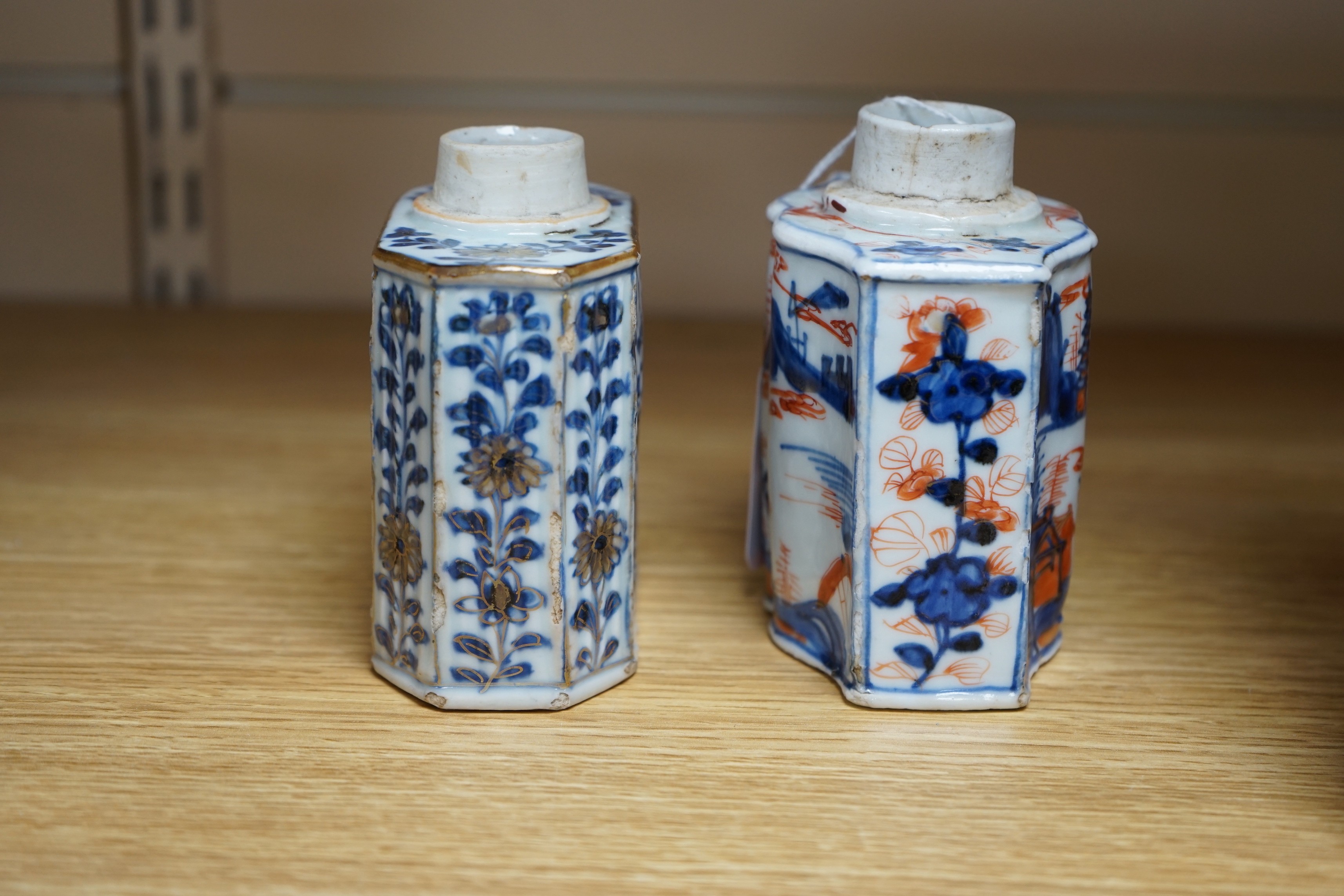Two 18th century Chinese export porcelain tea cannisters, 10 cms high